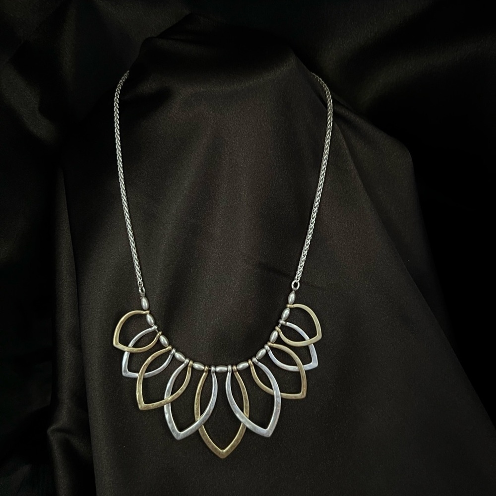 Gently loved Lucky Brand Two-Tone Petal Statement Necklace. - Picture 3 of 4
